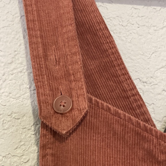 Dresses - Picture 3 of 9